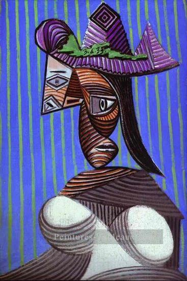 Buste de femme au chapeau rayé 1939 Cubisme Peintures à l'huile